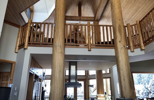 Golden House | Ski in/out, Luxury with Amazing Views, Open Concept, 29 ft Ceilings, Airy!