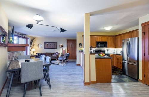 Salt Lake Mountain Resorts Condo | Ski in/out,Pool,Hot Tub,Pool Table - Resort View!