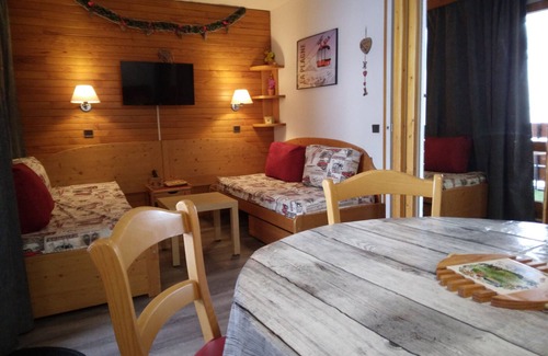 Macot-la-Plagne Apartment | Ski-in/ski-out apartment, 4 pers, balcony, pets allowed