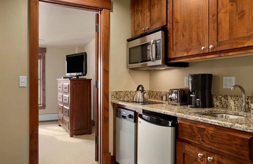 Breckenridge Hotel | Ski In/Ski Out at the Grand Lodge on Peak 7