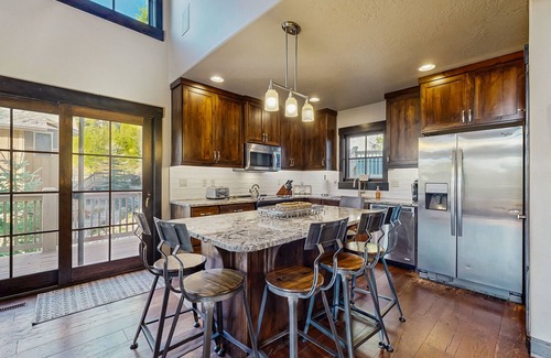 Tamarack Resort House | Ski-in/ski-out cabin with private hot tub, fireplace & stunning views