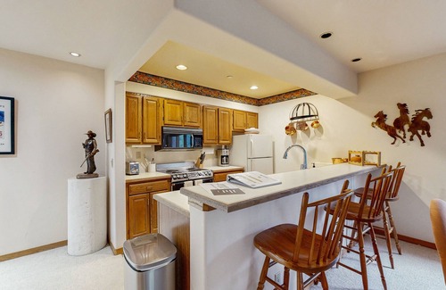 Beaver Creek Condo | Ski-in/ski-out condo 2 blocks to the village w/hot tub, balcony, creek view