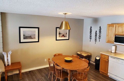 East Kootenay Condo | SKI-IN SKI-OUT CONDO IN KIMBERLEY, SLEEPS 7, 30 SECONDS TO TRICKLE CREEK GOLF!