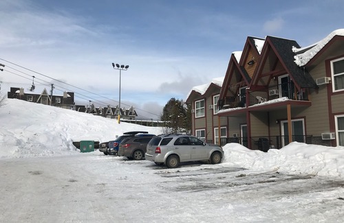 East Kootenay Condo | SKI-IN SKI-OUT CONDO IN KIMBERLEY, SLEEPS 7, 30 SECONDS TO TRICKLE CREEK GOLF!