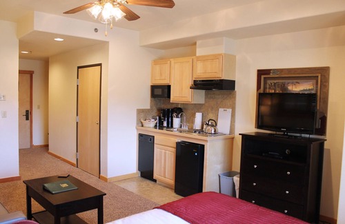 Four O'Clock Resort | Ski in/Ski out Luxury Condo Sleeps 8
