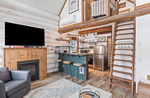 Whitefish Cabin | Ski In/Ski Out Luxury Cabin, Next to Chair 3, Hot Tub, Sleeps 6, Fireplace and AC