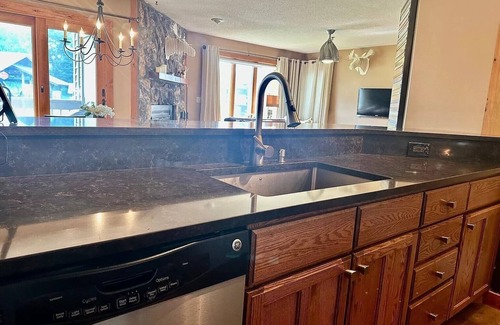 Stratton Mountain Condo | Ski-In Ski-Out OberTal F Building! Skiers and Lift Right Outside your Window!n