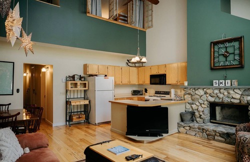 Plymouth Condo | Ski-In/Ski-Out Townhouse at Tenney Mountain Resort