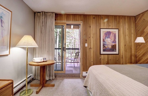 Copper Mountain Hotel | Ski in/Ski Out Hotel Room. CM112H Parking offsite!