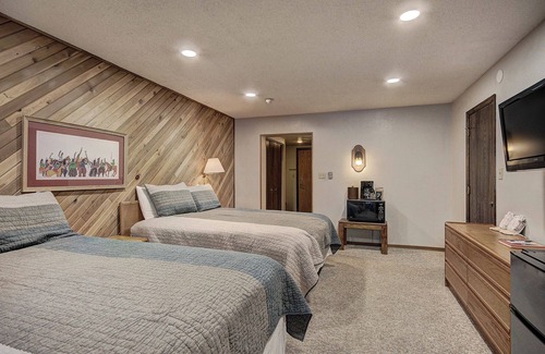 Copper Mountain Hotel | Ski in/Ski Out Hotel Room. CM112H Parking offsite!