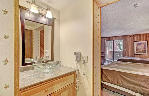 Copper Mountain Hotel | Ski in/Ski Out Hotel Room. CM112H Parking offsite!