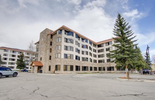 Crested Butte Apartment | Ski-InandSki-Out Crested Butte Studio with Pool Access