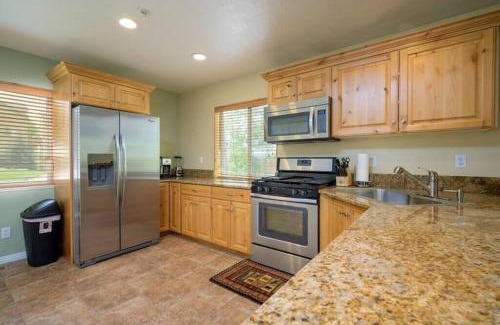 Eden House | Ski Paradise Ground Floor Gem