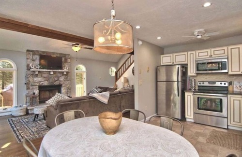 Briar Crest Woods Ski Chalet | Ski Season! Pocono Cozy Lakefront Chalet close to JFBB and Camelback.