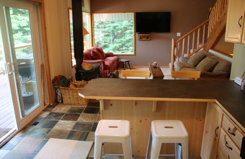 Hyak Cabin | Ski, snowboard, snowshoe, or just relax in the mountains away from the city.