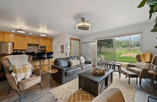 South Snyderville Basin House | Ski Vista Chic Condo Near the Canyons Slopes
