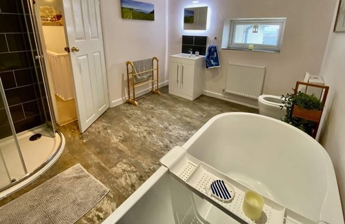 Penarth House | Skippers Cottage - Perfect For Cardiff & Penarth