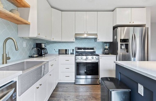 Meaford Cottage | Skipping Rock Loft: Play, Relax & Recharge