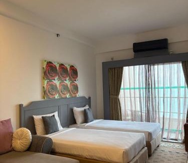 Tanjung Bungah Hotel | Sky beach resort