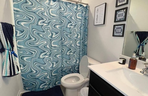 Charlotte House | Sky Blue Home near NASCAR, PNC Pavillion, I -85, 485
