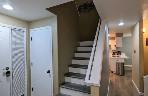 Beaverton House | Sky-High Foyer & Spa Retreatn