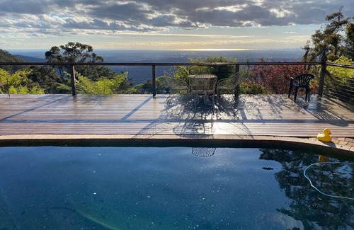 Mount Dandenong Apartment | Sky High Paradise - SPECTACULAR VIEWS!