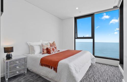 Surfers Paradise Apartment | Sky-High Villa with Wide Ocean Views - Pet Friendly