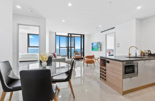 Surfers Paradise Apartment | Sky-High Villa with Wide Ocean Views - Pet Friendly