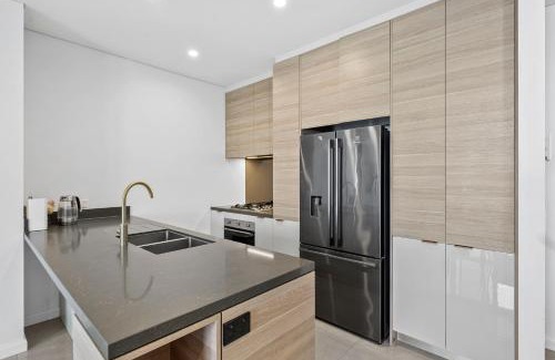 Surfers Paradise Apartment | Sky-High Villa with Wide Ocean Views - Pet Friendly
