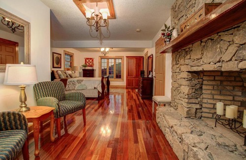 Mars Hill Cabin | Sky Lodge Huge Asheville mountain gathering place Great views fire pit and more