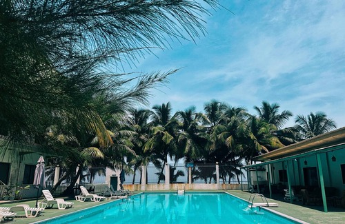 Monrovia Apartment | SkyBridge 2-Bedroom Apt. in central Monrovia with WiFi, Pool & Beach access.