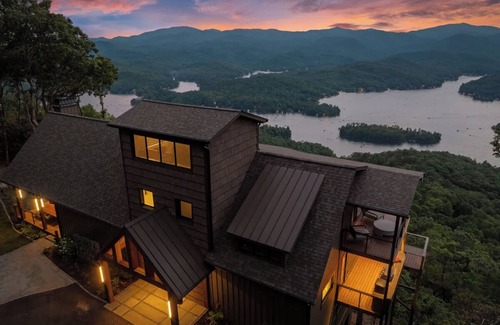 Tiger Villa | SkyHaüs @Lake Burton - world-class views, infinity hot tub, 3 grills, & porches.