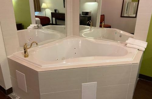 Willoughby Hotel | Skylight Inn Willoughby - Cleveland Mentor