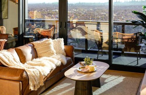 Box Hill Apartment | Skyline Luxury Penthouse with Spectacular View
