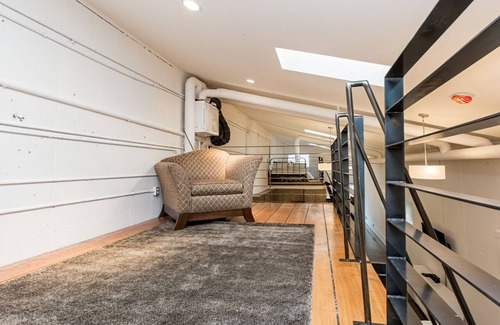 East Village Apartment | Skyline Penthouse |BBQ, Sleeps 8