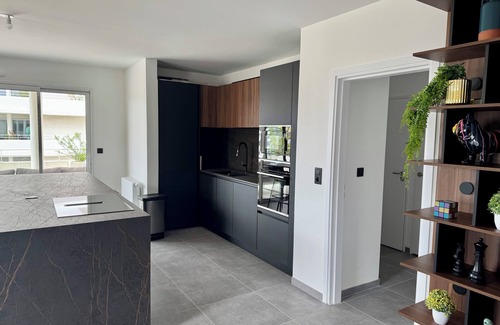 Montpellier Apartment | SKYLINE ROOF TOP SPA DE NAGE