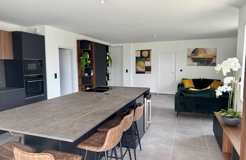 Montpellier Apartment | SKYLINE ROOF TOP SPA DE NAGE