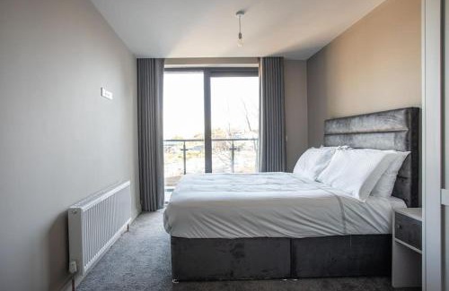 Belfast Apartment | Skyline Serenity: Exquisite 3-Bedroom Ultra-Luxury Penthouse
