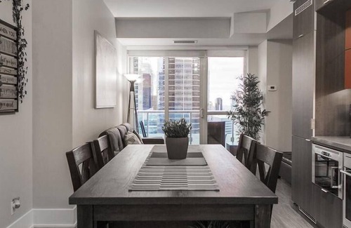 Toronto Entertainment District Apartment | Skyline Suites - Next to MTCC, ACC & CN Tower