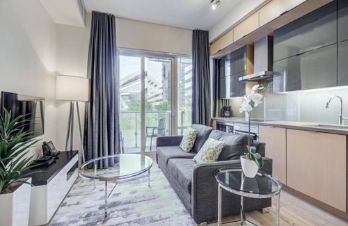 Toronto Entertainment District Apartment | Skyline Suites - Next to MTCC, ACC & CN Tower