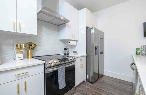 Summerhill House | Skyline View 5 Story Twin Tower Town House