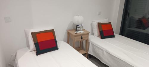 Montenegro House | Skynest 59 Faro Airport Guest House