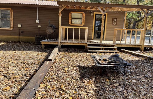 Oxford House | Slab - Cabin near boat ramp and 20 mins to Oxford
