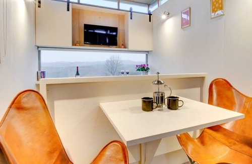 Cemmaes House | Slate Cabin - Caban Llechi