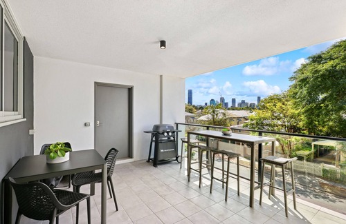 Kangaroo Point Apartment | Sleek 1-Bed With Rooftop Pool & Amazing City Views