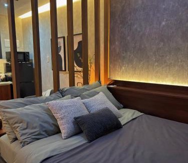 Downtown Apartment | Sleek Designer Studio at Knightsbridge Residences