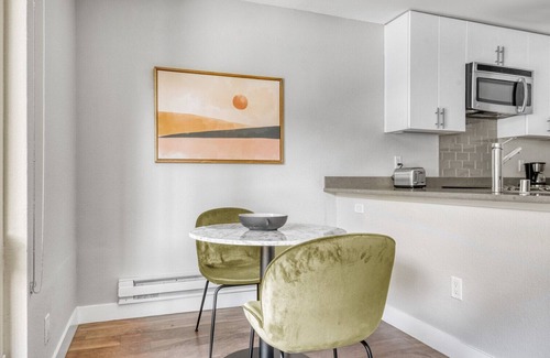 Foster City Apartment | Sleek Foster City 1BR w/Pool, Bball & Spa, near Caltrain, by Blueground