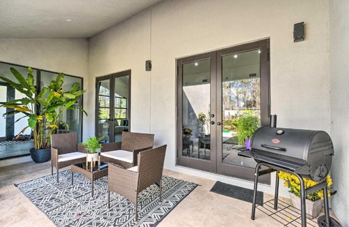 Port Charlotte House | Sleek Home with Kayak about 4 Mi to Harbor!
