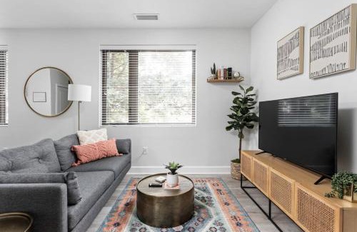 Meridian-Kessler Apartment | Sleek Studio Unit near Broad Ripple by CozySuites