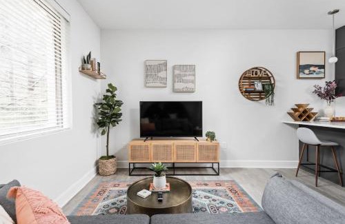 Meridian-Kessler Apartment | Sleek Studio Unit near Broad Ripple by CozySuites